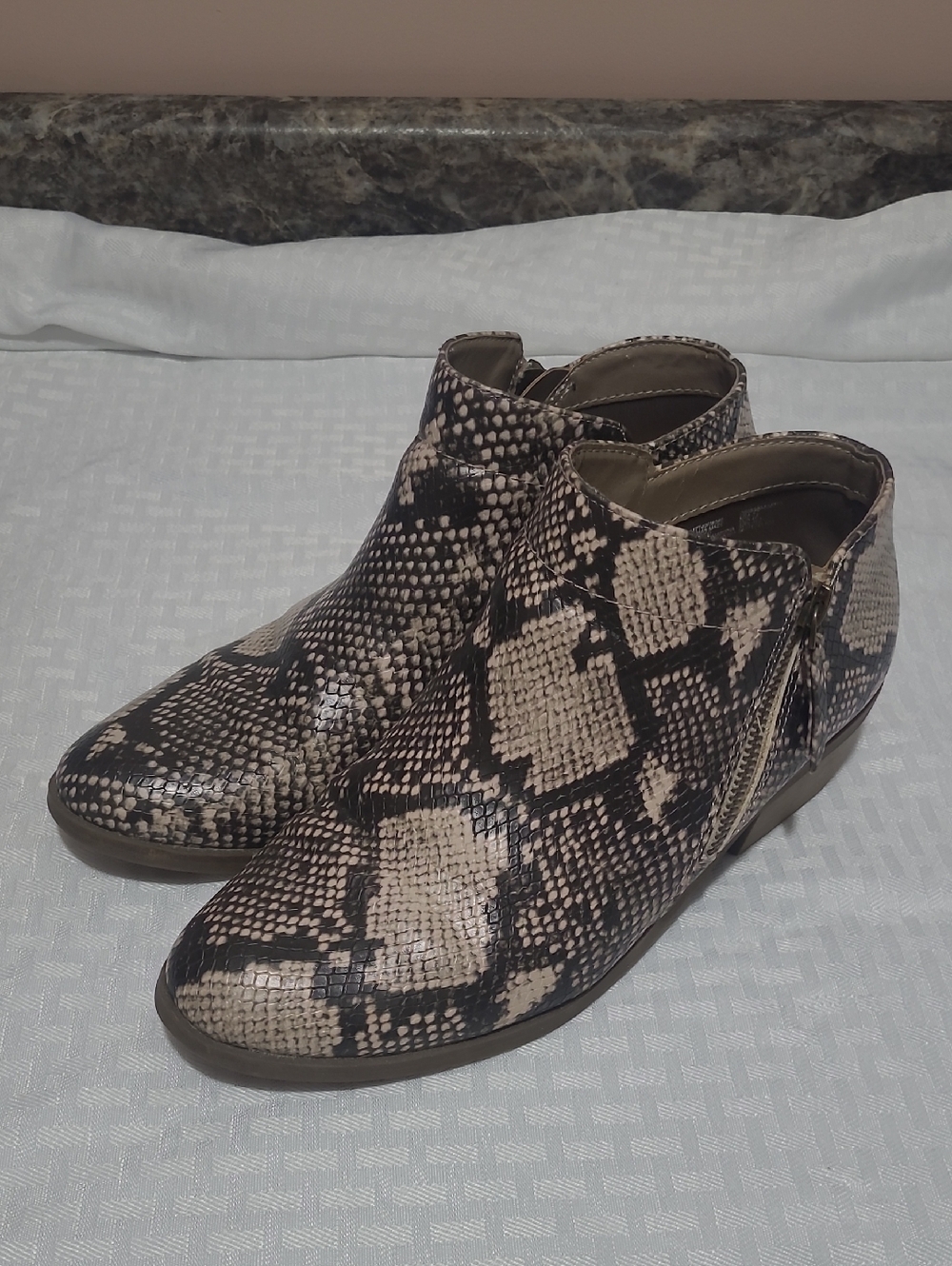 Time And Tru Booties Boots Faux Snakeskin Women's Size 8.5 Nice